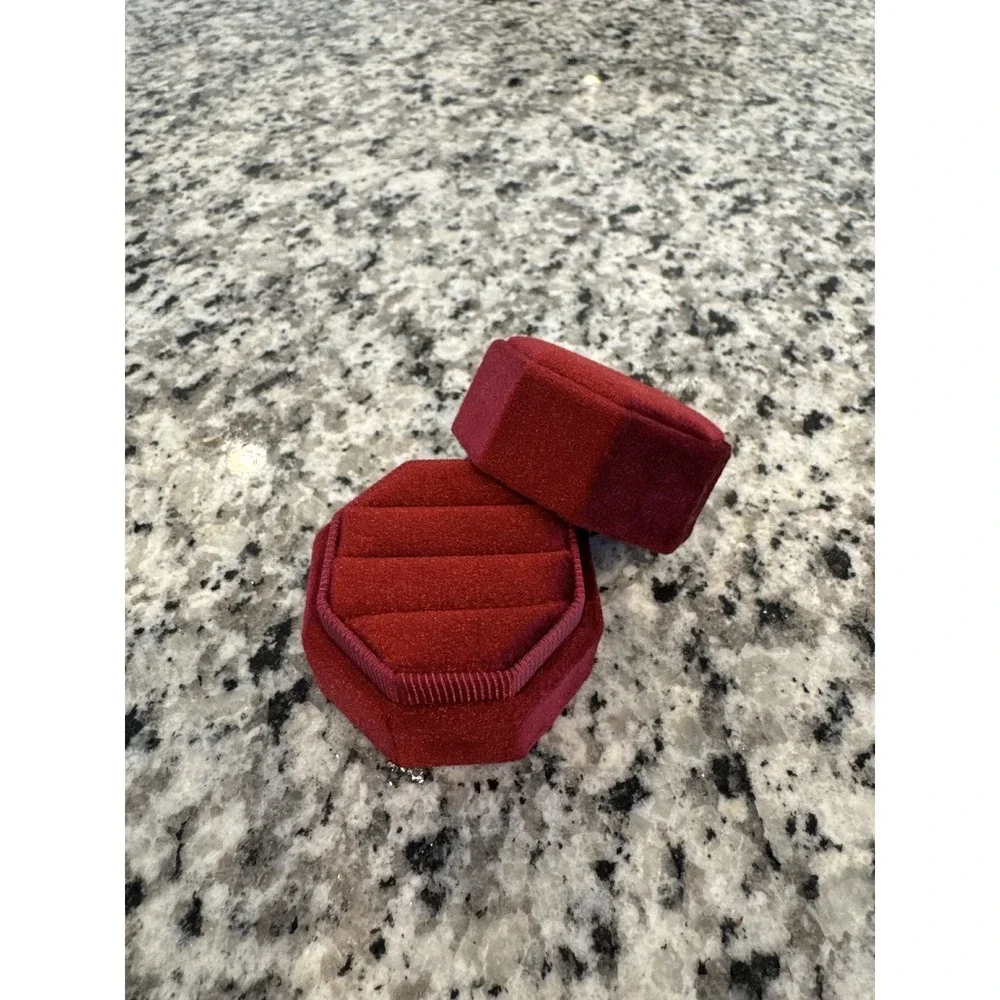 Velvet Octagon Ring Jewelry Box‎ Display Case Holder Storage Red